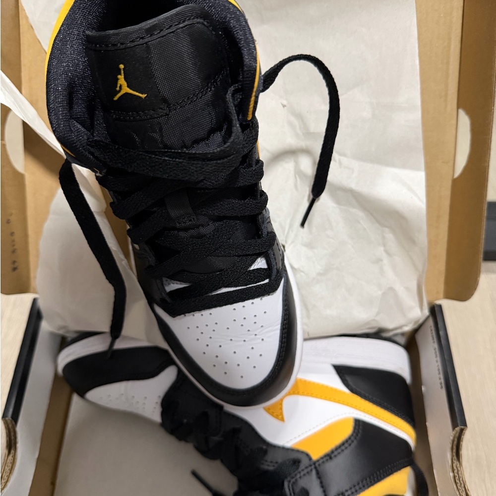 Jordan 1 Mid